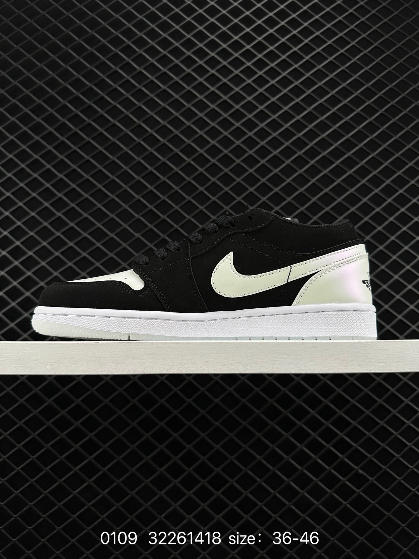 NIKE  Air Jordan 1 Low